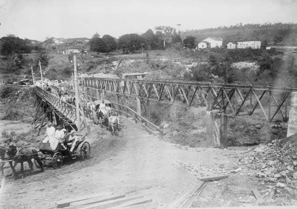 RECORD DATE NOT STATED Roosevelt crossing Paranapanema River, Minas, Brazil, 1913. Shows President Theodore Roosevelt (1858-1919) in Brazil during the Roosevelt-Rondon Scientific Expedition to the Amazon River which began in 1913. Copyright:xHeritagexArt HeritagexImagesxBainxNewsxServicex IMAGO, ! ACHTUNG: AUFNAHMEDATUM GESCHÄTZT!  Copyright:HeritagexArt HeritagexImagesxBainxNewsxServicex IMAGO