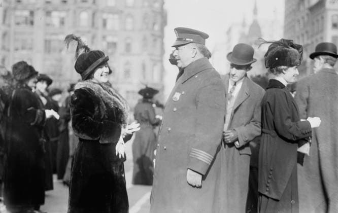 RECORD DATE NOT STATED Rose Sanderman - Walsh - Mrs. Louis A. Delafield, 1914. Possibly shows suffrage gathering in New York City to publicize the Votes for Women Entertainment and Ball held at the Armory on January 31, 1914. Copyright:xHeritagexArt HeritagexImagesxBainxNewsxServicex IMAGO, ! ACHTUNG: AUFNAHMEDATUM GESCHÄTZT!  Copyright:HeritagexArt HeritagexImagesxBainxNewsxServicex IMAGO