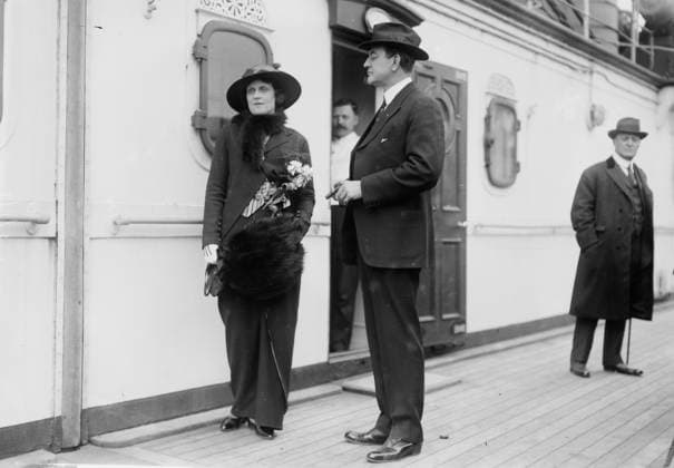 RECORD DATE NOT STATED J.K. Hackett and wife, between c1910 and c1915. Shows actor James Keteltas Hackett (1869-1926) with his second wife, actress Beatrice Mary Beckley (b. 1885). Copyright:xHeritagexArt HeritagexImagesxBainxNewsxServicex IMAGO, ! ACHTUNG: AUFNAHMEDATUM GESCHÄTZT!  Copyright:HeritagexArt HeritagexImagesxBainxNewsxServicex IMAGO