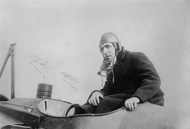 RECORD DATE NOT STATED Lieut. Porte, 1914. Shows British aviator Lieutenant Commander John Cyril Porte (1884-1919), who was a flying boat pioneer associated with the World War I Seaplane Experimental Station at Felixstowe, England. Copyright:xHeritagexArt HeritagexImagesxBainxNewsxServicex IMAGO, ! ACHTUNG: AUFNAHMEDATUM GESCHÄTZT!  Copyright:HeritagexArt HeritagexImagesxBainxNewsxServicex IMAGO