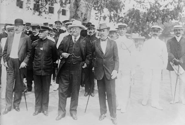RECORD DATE NOT STATED Roosevelt at Naval School, Rio Janeiro, 1913. Shows President Theodore Roosevelt (1858-1919) in Rio de Janeiro, Brazil before the Roosevelt-Rondon Scientific Expedition to the Amazon River which began in 1913. Copyright:xHeritagexArt HeritagexImagesxBainxNewsxServicex IMAGO, ! ACHTUNG: AUFNAHMEDATUM GESCHÄTZT!  Copyright:HeritagexArt HeritagexImagesxBainxNewsxServicex IMAGO