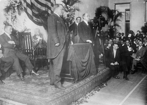RECORD DATE NOT STATED Roosevelt at Y.M.C.A. Rio Janeiro, 1913. Shows President Theodore Roosevelt (1858-1919) in Rio de Janeiro, Brazil before the Roosevelt-Rondon Scientific Expedition to the Amazon River which began in 1913. Copyright:xHeritagexArt HeritagexImagesxBainxNewsxServicex IMAGO, ! ACHTUNG: AUFNAHMEDATUM GESCHÄTZT!  Copyright:HeritagexArt HeritagexImagesxBainxNewsxServicex IMAGO