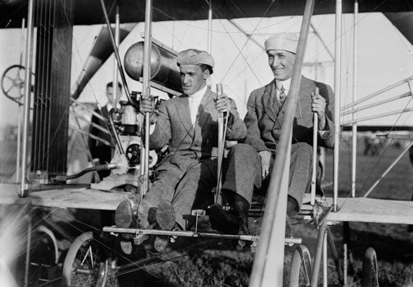 RECORD DATE NOT STATED Al Welsh & G.W. Beatty, 1911. Shows aviators Arthur L. Welsh (1881-1912) and George William Beatty (1887-1955) probably when Welsh was training Beatty at the Wright Flying School on Long Island in 1911. Copyright:xHeritagexArt HeritagexImagesxBainxNewsxServicex IMAGO, ! ACHTUNG: AUFNAHMEDATUM GESCHÄTZT!  Copyright:HeritagexArt HeritagexImagesxBainxNewsxServicex IMAGO
