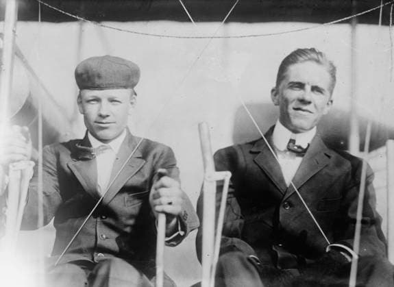 RECORD DATE NOT STATED Turpin and Lt. T.D. Milling, between c1910 and c1915. Shows early aviators Thomas DeWitt Milling (1887-1960) (left) and Clifford Turpin (1886-1966) (right). Copyright:xHeritagexArt HeritagexImagesxBainxNewsxServicex IMAGO, ! ACHTUNG: AUFNAHMEDATUM GESCHÄTZT!  Copyright:HeritagexArt HeritagexImagesxBainxNewsxServicex IMAGO