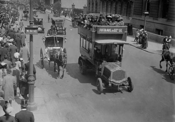 RECORD DATE NOT STATED 5th Ave. N.Y.C., between c1910 and c1915. Copyright:xHeritagexArt HeritagexImagesxBainxNewsxServicex IMAGO, ! ACHTUNG: AUFNAHMEDATUM GESCHÄTZT!  Copyright:HeritagexArt HeritagexImagesxBainxNewsxServicex IMAGO