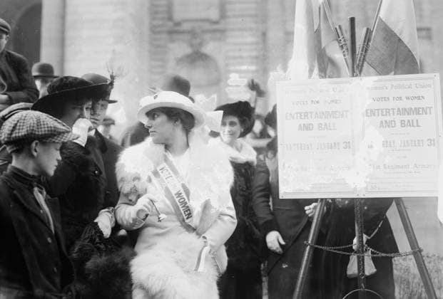 RECORD DATE NOT STATED Mrs. Sidney Berg, 1914. Shows suffrage gathering in New York City to publicize the Votes for Women Entertainment and Ball held at the Armory on January 31, 1914. Copyright:xHeritagexArt HeritagexImagesxBainxNewsxServicex IMAGO, ! ACHTUNG: AUFNAHMEDATUM GESCHÄTZT!  Copyright:HeritagexArt HeritagexImagesxBainxNewsxServicex IMAGO