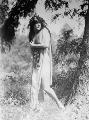 RECORD DATE NOT STATED Annette Kellerman, between c1915 and c1920. Shows Annette Kellerman, an Australian swimmer and film actress who became the first major actress to do a nude scene in Daughter of the Gods in 1916. Copyright:xHeritagexArt HeritagexImagesxBainxNewsxServicex IMAGO, ! ACHTUNG: AUFNAHMEDATUM GESCHÄTZT!  Copyright:HeritagexArt HeritagexImagesxBainxNewsxServicex IMAGO