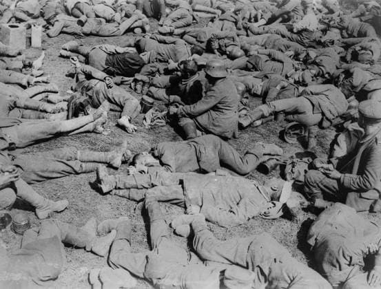 RECORD DATE NOT STATED German prisoners resting, between c1915 and c1920. Copyright:xHeritagexArt HeritagexImagesxBainxNewsxServicex IMAGO, ! ACHTUNG: AUFNAHMEDATUM GESCHÄTZT!  Copyright:HeritagexArt HeritagexImagesxBainxNewsxServicex IMAGO