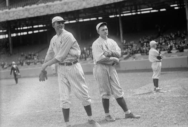 RECORD DATE NOT STATED Slim Sallee (left) & Jeff Tesreau (right), New York NL (baseball), 1918. Copyright:xHeritagexArt HeritagexImagesxBainxNewsxServicex IMAGO, ! ACHTUNG: AUFNAHMEDATUM GESCHÄTZT!  Copyright:HeritagexArt HeritagexImagesxBainxNewsxServicex IMAGO