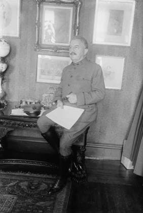 RECORD DATE NOT STATED Victor Herbert, between c1915 and c1920. Shows composer and cellist Victor August Herbert (1859-1924) wearing uniform. Herbert was one of the founders of the American Society of Composers, Authors, and Publishers (ASCAP). Copyright:xHeritagexArt HeritagexImagesxBainxNewsxServicex IMAGO, ! ACHTUNG: AUFNAHMEDATUM GESCHÄTZT!  Copyright:HeritagexArt HeritagexImagesxBainxNewsxServicex IMAGO