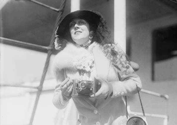 RECORD DATE NOT STATED Petrova, between c1915 and c1920. Shows British American actress Olga Petrova (1884-1977), who was also a screenwriter and playwright. She was born Muriel Harding. Copyright:xHeritagexArt HeritagexImagesxBainxNewsxServicex IMAGO, ! ACHTUNG: AUFNAHMEDATUM GESCHÄTZT!  Copyright:HeritagexArt HeritagexImagesxBainxNewsxServicex IMAGO
