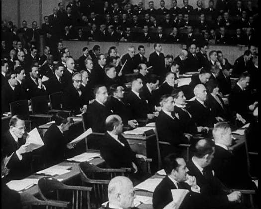 RECORD DATE NOT STATED Men Sitting in a Meeting at the League of Nations, 1933. All-male assembly in Geneva, Switzerland: Truth and platitudes droned out in many tongues . From Time To Remember - The Time Of The Monster, 1933 (Reel 2); documentary film about events of 1933, rise of Roosevelt and Hitler. Copyright:xBritishxPathexLtd HeritagexImagesxBritishxPathexLtdx IMAGO, ! ACHTUNG: AUFNAHMEDATUM GESCHÄTZT!  Copyright:BritishxPathexLtd HeritagexImagesxBritishxPathexLtdx IMAGO