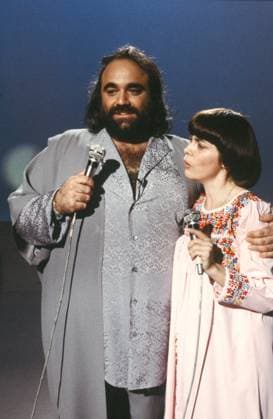 Demis Roussos, Mireille Mathieu, 1980 Singers Demis Roussos and Mireille Mathieu on the set of a television programme in 1980. Photo Jacques Loew Copyright: xJacquesxLoew Photo12x LWE24A00014 !ACHTUNG AUFNAHMEDATUM GESCHÃ„TZT!