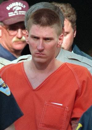 Apr 20, 1995 - Perry, Oklahoma, U.S. - Timothy McVeigh is escorted out of Perry courthouse and is en route back to Oklahoma City Jail, where he is suspected of bombing the Federal Building. Perry U.S.  - ZUMAa27_ 19950420_new_a27_552 Copyright: xBobxOwen SanxAntonioxExpress-Newsx