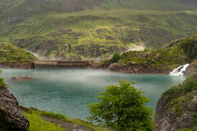 Lac des Gloriettes Der Stausee Lac des Gloriettes in den Pyrenäen bei Gavarnie-Gedre, Frankreich, Europa Lac des Gloriettes Reservoir at the PyrÃ nÃ es near Gavarnie-Gedre, France, Europe *** Lac des Gloriettes The Lac des Gloriettes Reservoir in the Pyrenees near Gavarnie Gedre, France, Europe Lac des Gloriettes Reservoir at the PyrÃ nÃ es near Gavarnie Gedre, France, Europe