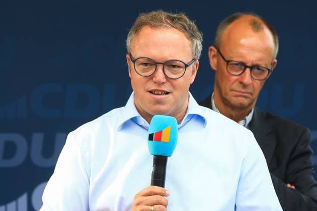 CDU Mitteldeutschland Wahlkampfauftakt Meerane, 18.07.2024 - Wahlkampfauftakt mit Mario Voigt, Friedrich Merz und Michael Kretschmer (alle CDU) im Romantikhotel Schwanefeld in Meerane Foto: Matthias Gränzdörfer Thüringen Germany *** CDU Central Germany Election campaign kick-off Meerane, 18 07 2024 Election campaign kick-off with Mario Voigt, Friedrich Merz and Michael Kretschmer all CDU at the Romantikhotel Schwanefeld in Meerane Photo Matthias Gränzdörfer Thuringia Germany Copyright: xMatthiasxGränzdörferx