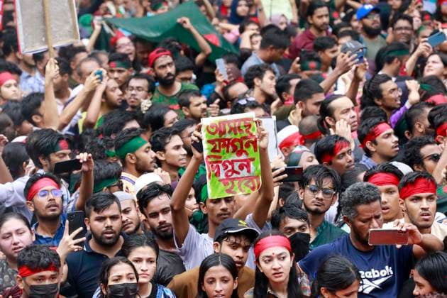 New Protests In Bangladesh Kill 2 - Dhaka Bangladeshi Students, teachers, parents, artist, representatives of civil society and leaders of various student organizations join a mass demonstration in Dhaka, Bangladesh, 02 August 2024. Thousands of people took part in a nationwide prayer and student procession to protest the massacre and mass arrests following recent protests by the Quota Reform Movement, which is demanding reforms to the government s job quota system. Authorities in Bangladesh have announced a gradual easing of a curfew imposed on July 20 after violence erupted in Dhaka and other regions following mass protests last week, allowing offices to open and some activities to take place, and partially restoring telecommunications  Copyright: xSuvraxKantixDas ABACAx