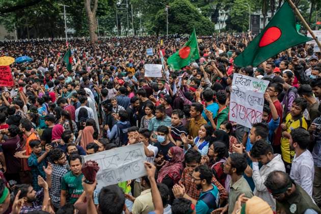 Protest against Prime Minister Sheikh Hasina in Dhaka - 03 Aug 2024 Protesters hold placards expressing their opinion during a demonstration. Bangladeshi students, teachers, human rights activists, and cultural activists took part in a protest against Prime Minister Sheikh Hasina and her government to resign and at the same time, they also demanded the formation of a new national government Dhaka Bangladesh Copyright: xSazzadxHossainx xSOPAxImagesx one-point demand_sazzad hossain (27)