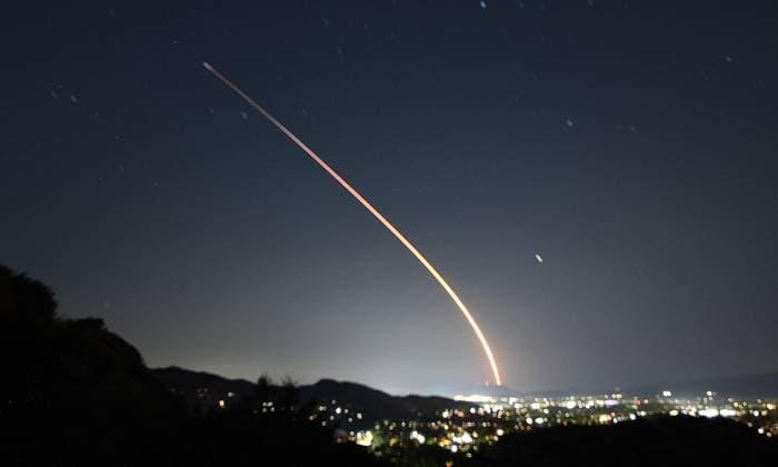 News Themen der Woche KW31 News Bilder des Tages A SpaceX Falcon 9 rocket launches another batch 23 of Starlink satellites from Vandenberg Space Force Base CA USA. early Sunday Aug 4, 2024. A little more than eight minutes after liftoff, the first stage booster will land on the droneship, Ã¢â‚¬ËœOf Course I Still Love You.Ã¢â‚¬â ¢ seen from Simi Valley CA. Simi Valley USA - ZUMAbl1_ 20240804_zaf_bl1_001 Copyright: xGenexBlevinsx