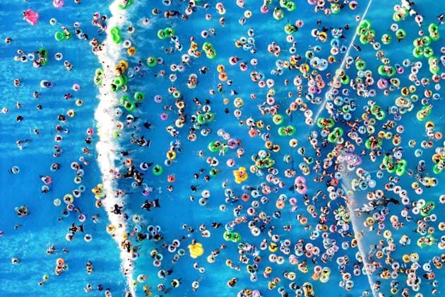 Bilder des Jahres 2024, News 08 August News Themen der Woche KW31 News Bilder des Tages High Temperature Hit Nanjing NANJING, CHINA - AUGUST 4, 2024 - People enjoy the cool water at a water park in Nanjing, East China s Jiangsu province, Aug 4, 2024. Nanjing Jiangsu China  Copyright: xCFOTOx i1722774105024