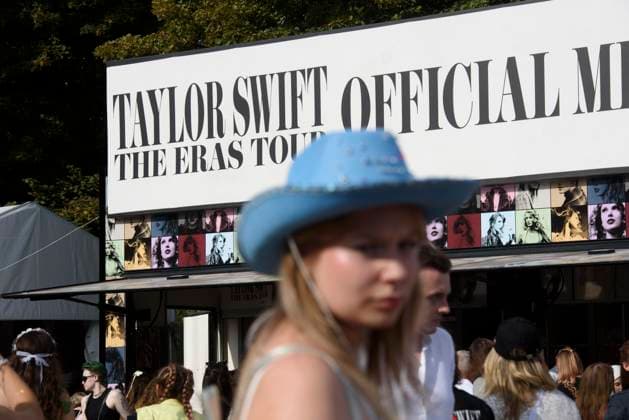 Swifties In Warsaw Ahead Of The Day Three Live Performance. A Taylor Swift fan is wearing a cowgirl hat outside the national stadium ahead of the last live concert of the Eras tour in Warsaw, Poland, on August 3, 2024. Warsaw Poland Poland  Copyright: xAleksanderxKalkax originalFilename: kalka-taylorsw240803_npaAY.jpg