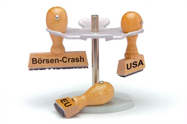 Börsen-Crash Ein Holzstempel ist beschriftet mit dem Aufdruck: Börsen-Crash *** Stock market crash A wooden stamp is inscribed with the words stock market crash