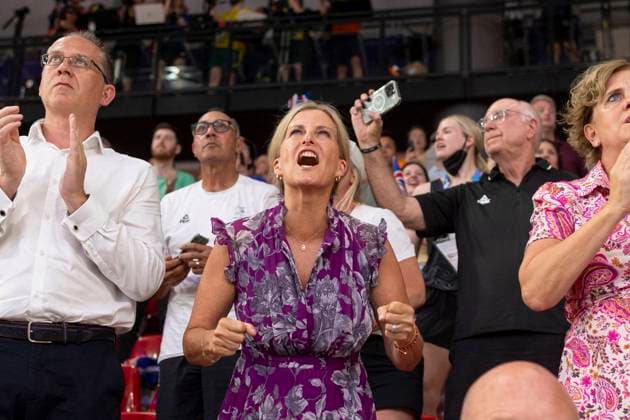 Bilder des Jahres 2024, Entertainment 08 August Entertainment Themen der Woche KW32 Entertainment Bilder des Tages Duchess Sophie of Edinburgh attends the British victory in the Cycling Track Womens Team Sprint Finals at the Paris 2024 Olympic Games at the VÃ lodrome National in Saint Quentin en Yvelines Duchess Sophie of Edinburgh attends the British victory in the Cycling Track Womens Team Sprint Finals at the Paris 2024 Olympic Games at the VÃ lodrome National in Saint Quentin en Yvelines, France, August 5, 2024 Jacovides Perusseau Bestimage Sophie,, Duchess of Edinburgh, attending the Cycling Track Womens Team Sprint Finals on Day 10 of the Olympic Games Paris 2024 at National Velodrome on August 5, 2024 in Saint Quentin en Yvelines, France Saint Quentin en Yvelines France  Copyright: xJacovides-Perusseaux xBestimagexJacovides-Perusseaux xBestimagex