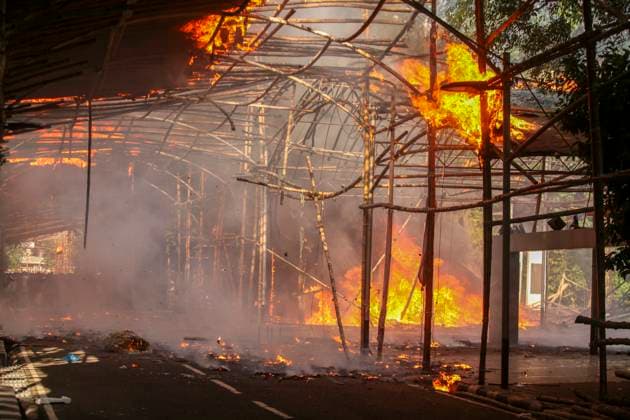 August 5, 2024, Dhaka, Dhaka, Bangladesh: The Bangabandhu Memorial Museum is set on fire by anti-government protestors in Dhaka on August 5, 2024. Protests in Bangladesh that began as student-led demonstrations against government hiring rules in July culminated on August 5, in the prime minister fleeing and the military announcing it would form an interim government. Dhaka Bangladesh - ZUMAj163 20240805_zip_j163_020 Copyright: xAbuxSufianxJewelx