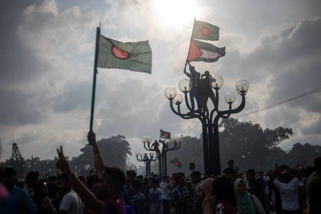 Protests In Bangladesh People are celebrating at the Parliament House after the fall of the country s Prime Minister Sheikh Hasina in Dhaka, Bangladesh, on August 6, 2024. Dhaka Bangladesh  Copyright: xSyedxMahamudurxRahmanx originalFilename: rahman-notitle240805_npGa5.jpg