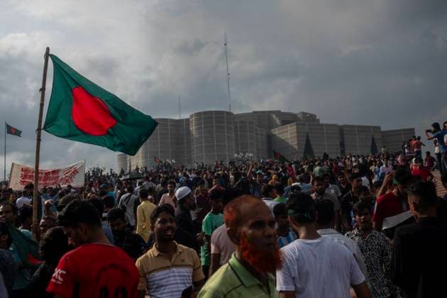 Protests In Bangladesh People are celebrating at the Parliament House after the fall of the country s Prime Minister Sheikh Hasina in Dhaka, Bangladesh, on August 6, 2024. Dhaka Bangladesh  Copyright: xSyedxMahamudurxRahmanx originalFilename: rahman-notitle240805_npILq.jpg