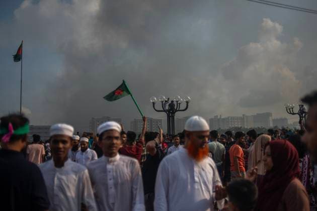 Protests In Bangladesh People are celebrating at the Parliament House after the fall of the country s Prime Minister Sheikh Hasina in Dhaka, Bangladesh, on August 6, 2024. Dhaka Bangladesh  Copyright: xSyedxMahamudurxRahmanx originalFilename: rahman-notitle240805_npRCX.jpg