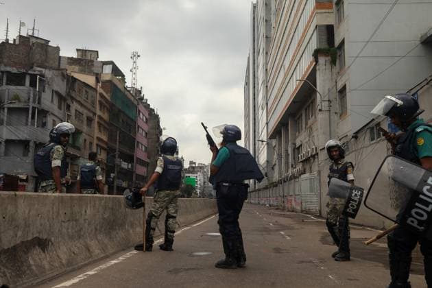 Anti-government Protest in Bangladesh Clashes between Anti-government protesters and police during the curfew in Dhaka,Bangladesh on 05 August 2024. Dhaka Dhaka Bangladesh Copyright: xAbuxSufianxJewelx