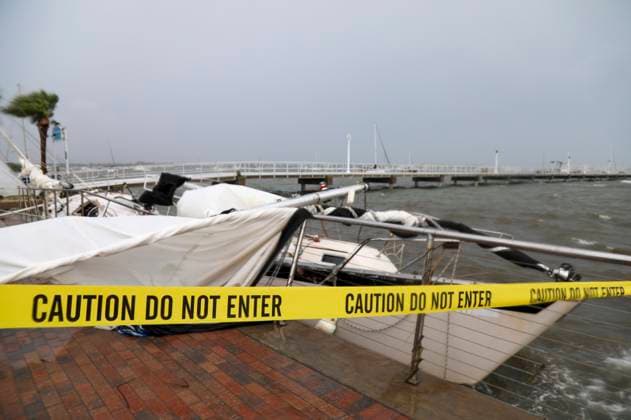 News Themen der Woche KW32 News Bilder des Tages August 5, 2024, Tampa, Florida, USA: Sailboats that have come untied and crashed into the seawall in Gulfport, as a result of Tropical Storm Debby Monday. Tampa USA - ZUMAs70_ 20240805_zan_s70_062 Copyright: xDylanxTownsendx