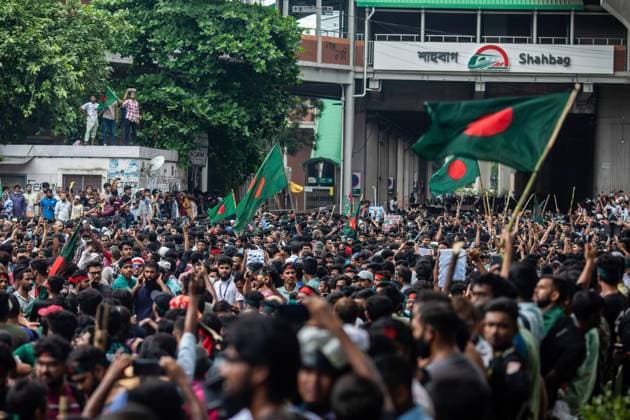 Dhaka celebrate the resignation of the Prime Minister - 05 Aug 2024 Anti-government protestors participate in the celebrations. Thousands of people are celebrating the resignation of Bangladeshi Prime Minister Sheikh Hasina. Protests in Bangladesh that began as student-led demonstrations against government hiring rules in July culminated on August 5, in the prime minister fleeing and the military announcing it would form an interim government. Dhaka Bangladesh Copyright: xSazzadxHossainx xSOPAxImagesx Anti-government protestors celebrate _sazzad hossain (5)