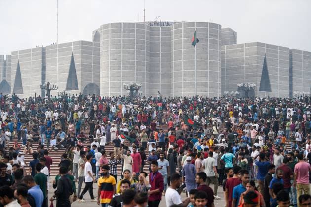 Dhaka celebrate the resignation of the Prime Minister - 05 Aug 2024 Anti-government protestors gather at the parliament house during the celebrations. Thousands of People celebrate the resignation of Bangladeshi Prime Minister Sheikh Hasina. Protests in Bangladesh that began as student-led demonstrations against government hiring rules in July culminated on August 5, in the Prime Minister fleeing and the military announcing it would form an interim government. Dhaka Bangladesh Copyright: xPiyasxBiswasx xSOPAxImagesx BangladeshCelebration (15)