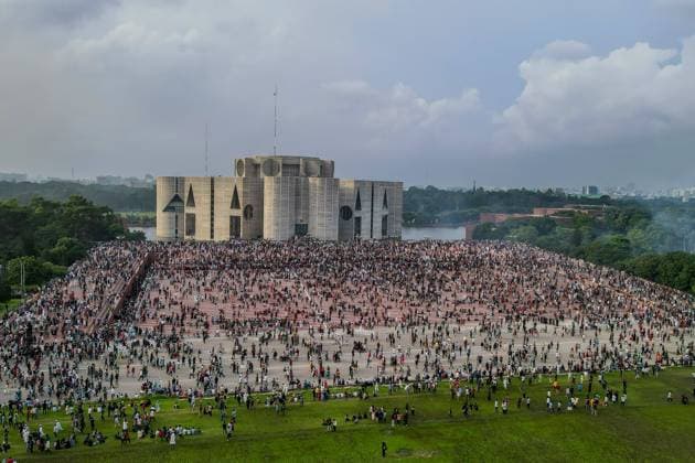 Bilder des Jahres 2024, News 08 August News Themen der Woche KW32 News Bilder des Tages Thousands of People celebrate in Dhaka - 05 Aug 2024 (EDITORS NOTE: Image taken with drone) Thousands of People gather at the parliament house in Dhaka during the celebrations. Thousands of people are celebrating the resignation of Bangladeshi Prime Minister Sheikh Hasina. Protests in Bangladesh that began as student-led demonstrations against government hiring rules in July culminated on August 5, with the Prime Minister fleeing and the military announcing it would form an interim government. Dhaka Bangladesh Copyright: xSazzadxHossainx xSOPAxImagesx Thousands of People celebrate _Sazzad Hossain (4)