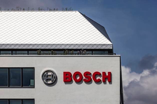 Werk und Logo des Unternehmens Bosch. 03.08.2024: Stuttgart, Baden-Württemberg, Deutschland
