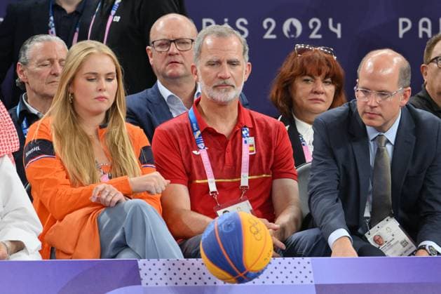 Paris 2024 - Royals Attend Basketball 3x3 Final - Pierre King Felipe VI of Spain and Princess Catharina-Amalia Beatrix of the Netherlands during Men s Gold Medal Game of the 3x3 Basketball between France and Netherlands on La Concorde 1 during the Paris 2024 Olympics Games on August 5, 2024 in Paris, France. Photo by Laurent Zabulon ABACAPRESS.COM Paris France  Copyright: xZabulonxLaurent ABACAx