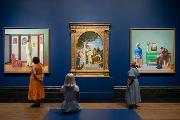Bilder des Jahres 2024, Entertainment 08 August Entertainment Themen der Woche KW32 Entertainment Bilder des Tages Hockney and Piero: A Longer Look exhibition at The National Gallery in London, UK, on 6th August, 2024 The National Gallery, London, UK. 6th August, 2024. Two masterpieces by David Hockney (b 1937) that feature reproductions of Piero della Francesca™s The Baptism of Christ (about 1437 45) go on display at the National Gallery alongside the original Renaissance painting. This exhibition explores the figurative painter David Hockney™s lifelong association with the National Gallery and passionate interest in its collection in general and with the 15th-century Italian painter Piero della Francesca (1415 20 1492) in particular. The Hockney works are: Image: David Hockney, Looking at Pictures on a Screen, 1977. Oil on canvas. Private Col  Copyright: xMALCOLMxPARKx xAvalonx 0896415814