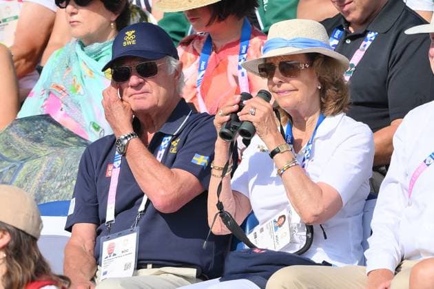 Entertainment Themen der Woche KW32 Entertainment Bilder des Tages Paris 2024 - Swedish Royals Attend The Jumping Queen Silvia and King Carl XVI Gustaf of Sweden attend the Jumping Individual Final Jump-Off at the Chateau de Versailles during the 2024 Paris Summer Olympic Games, on August 6, 2024 in Versailles, France. Photo by Laurent Zabulon ABACAPRESS.COM Versailles France  Copyright: xABACAx