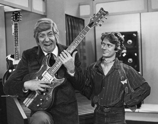 Archivbilder der Woche KW32 Mein Gott, Willi ! Mein Gott, Willi, Fernsehfilm von Ralf Gregan, 1980, Szene: Dieter Hallervorden als Musiker, Joachim Tennstedt, Copyright: Kindermann Nur redaktionelle Nutzung. Editorial use only. KIN_7401009122 EDITORIAL USE ONLY