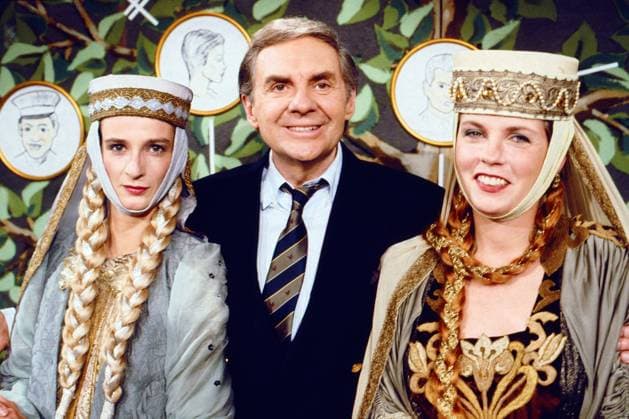 Archivbilder der Woche KW32 Juhnkes Schauspielführer Juhnkes Schauspielführer, Fernsehspiel, Deutschland 1990, Regie: Joachim Roering, Darsteller: Stephanie Überall, Harald Juhnke, Gerburg Jahnke, Copyright: Kindermann Nur redaktionelle Nutzung. Editorial usage only. KIN_740302640 EDITORIAL USE ONLY