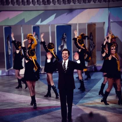 Schwarzer Peter Schwarzer Peter, ZDF Spielshow, 1970, präsentiert von Peter Garden, hier mit Tänzerinnen des Show-Balletts., Deutschland Copyright: kpa kpa_55045363 EDITORIAL USE ONLY