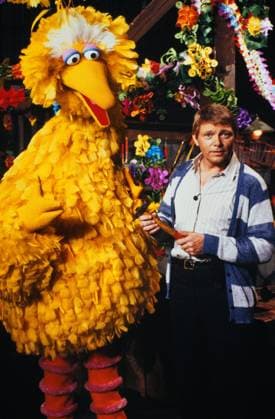 Uwe Friedrichsen mit Tiffy aus der TV Kinderserie: Sesamstrasse, circa 1980. Copyright: HartwigxValdmanis Nur redaktionelle Nutzung. Editorial usage only. VAL_7205003663