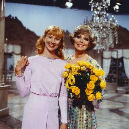 Anneliese Rothenberger gibt sich die Ehre Anneliese Rothenberger gibt sich die Ehre, ZDF Musiksendung, 1979, Bild: Ursela Monn und Anneliese Rothenberger, Deutschland Copyright: kpa kpa_55045664 EDITORIAL USE ONLY