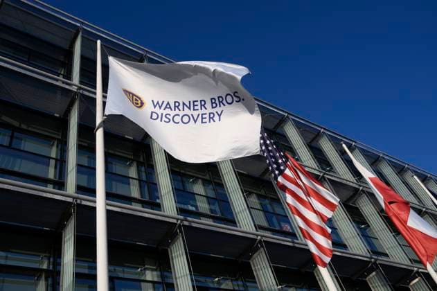 Warner Bros Discovery A Warner Bros (Discovery) flag is fluttering outside the TVN broadcaster headquarters in Warsaw, Poland, on August 6, 2024. Warner Bros Discovery is looking to offload smaller assets in a bid to avoid a breakup of the company. Warsaw Poland  Copyright: xAleksanderxKalkax originalFilename: kalka-warnerbr240806_np2tD.jpg
