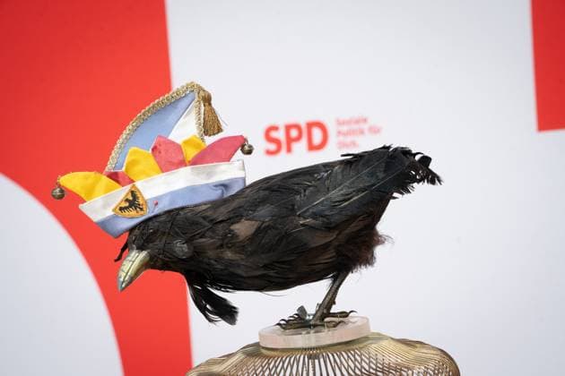 Symbol des Orden wider des tierischen Ernst;Pressetermin mit Lars Klingbeil zur bevorstehenden Verleihung des Karnevalordens Orden wider den tierischen Ernst an den SPD-Parteivorsitzenden, Berlin Berlin Deutschland Willy-Brandt-Haus