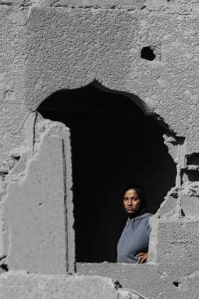 Bilder des Jahres 2024, News 08 August News Themen der Woche KW32 News Bilder des Tages Palestinians check the destruction in Deir el-balah in the central Gaza Strip. Palestinians check the destruction in Deir el-balah in the central Gaza Strip, on August 7, 2024, following Israeli bombardment amid the ongoing conflict between Israel and the Palestinian Hamas militant group. Photo by Omar Ashtawy apaimages Deir el-balah Gaza Strip Palestinian Territory 070824_Dair_El-Balah_OSH_00(12) Copyright: xapaimagesxOmarxAshtawyx xapaimagesx