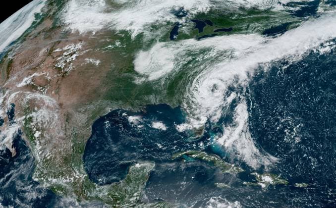 Bilder des Jahres 2024, News 08 August News Themen der Woche KW32 News Bilder des Tages August 7, 2024, East Coast, USA: Tropical Storm Debby pushed bad weather up the East Coast on Wednesday, colliding with other systems and bringing no respite to residents as far away as the Great Lakes and New Jersey, where heavy rain flooded highways and streets and stranded motorists. Officials in New York told people in basement apartments to prepare to flee. Debby has already drenched Southern states for days as it churned slowly across Florida, Georgia and South Carolina. But a sequence of weather events Tuesday evening caused intense storms well north of the tropical storm s center USA - ZUMAz03_ 20240807_shm_z03_141 Copyright: xNOAAx