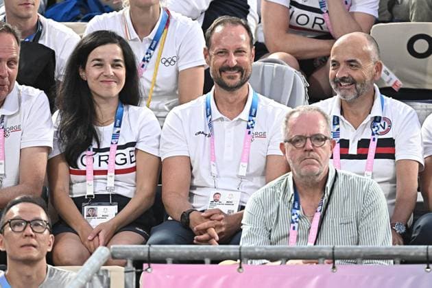 Entertainment Themen der Woche KW32 Paris 2024 - Crown Prince Haakon Of Norway At Beach Volley Event Norwegian Crown Prince Haakon and Sports President Zaineb Al-Samarai follow Anders Mol and Christian Sørum against Pablo Herrera Allepuz and Adrian Gavira Collado from Spain in the quarter-finals of beach volleyball at the Eiffel Tower Stadium during the Paris 2024 Summer Olympic Games in Paris, France on August 7, 2024. Photo by David Niviere ABACAPRESS.COM Paris France  Copyright: xNivierexDavid ABACAPRESS.COMx